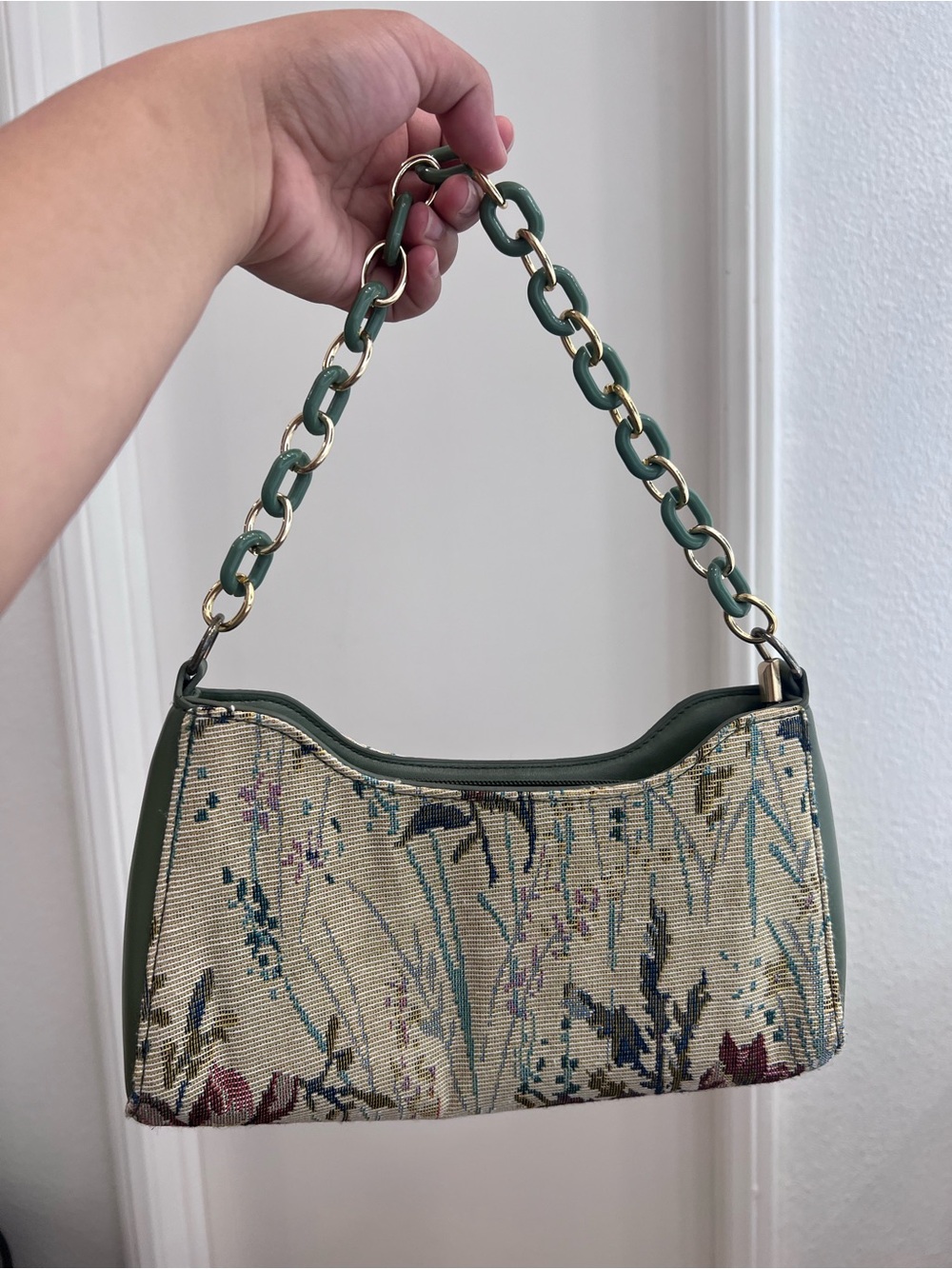 Vintage Floral Tapestry Baguette Bag – Green & Gold Acrylic Chain Strap Shoulder - Picture 3 of 13